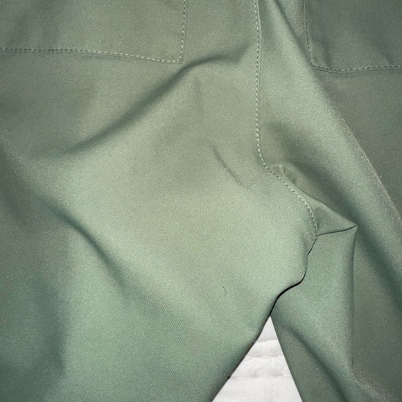 Olive Green Women's scrub set size medium - Picture 8 of 8